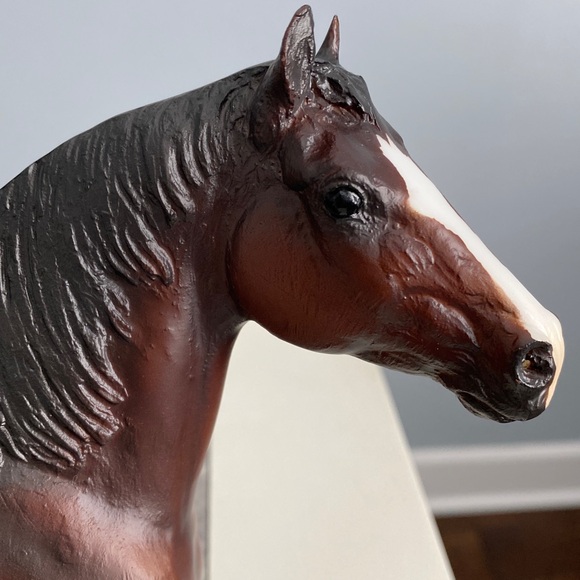 Breyer TSC 80th Anniversary Alba Clydesdale Mare - Picture 7 of 14